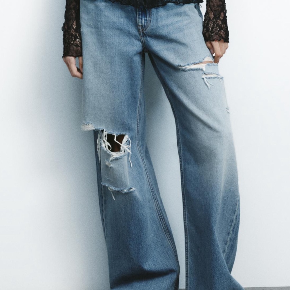 MID-RISE BAGGY Blue Distressed Women Jeans